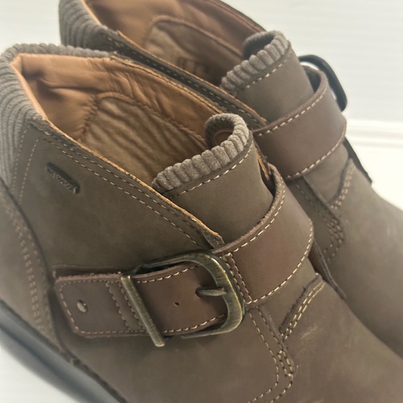 Clarks Brown Ankle Boots - Picture 12 of 16